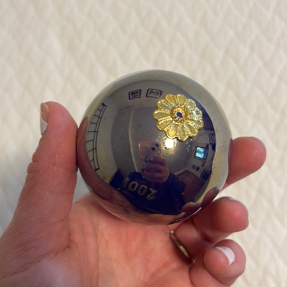 Li Bien Christmas glass ball ornament, dove of peace, “peace, love, joy” 2001 - Picture 6 of 6